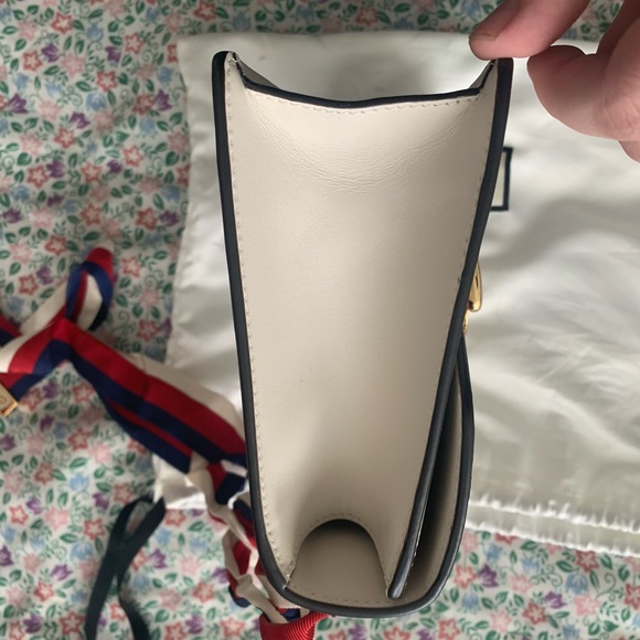 New - Gucci Sylvie Bianca Shoulder Bag in Leather with Golden Hardware - Picture 6 of 9